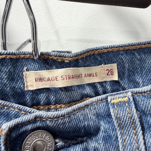 Levi's Ribcage Straight - Picture 2 of 6
